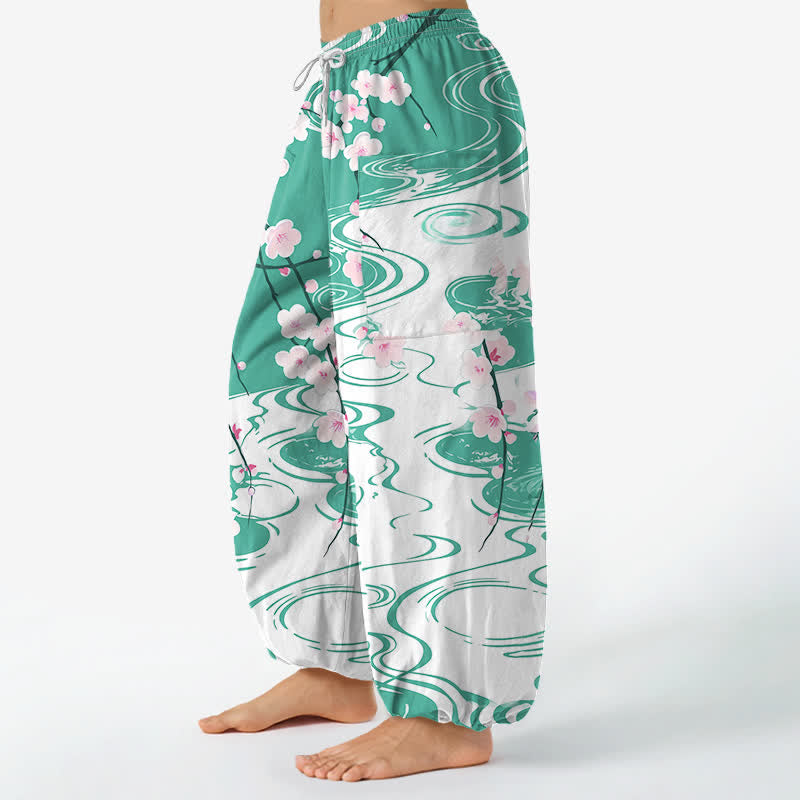 Buddha Stones Pantalones harem de mujer con cintura elástica y bolsillos laterales, estampado de flores de cerezo en algodón con efecto de ondas de agua. - image 8
