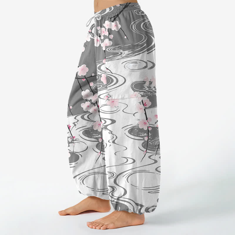 Buddha Stones Pantalones harem de mujer con cintura elástica y bolsillos laterales, estampado de flores de cerezo en algodón con efecto de ondas de agua. - image 11