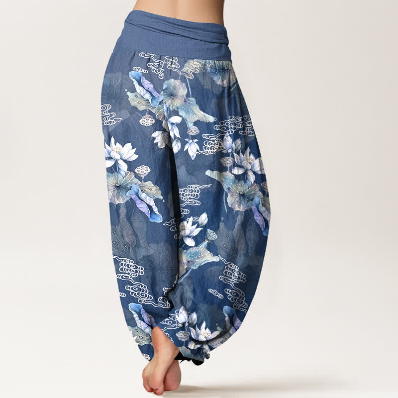 Buddha Stones Pantalones harem de mujer con cintura elástica y estampado de hojas de loto blancas de algodón. - image 10