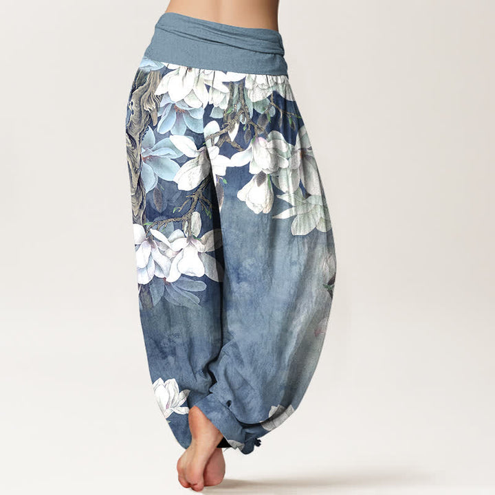 Buddha Stones Pantalones harem de mujer con cintura elástica y estampado de magnolias blancas de algodón. - image 7