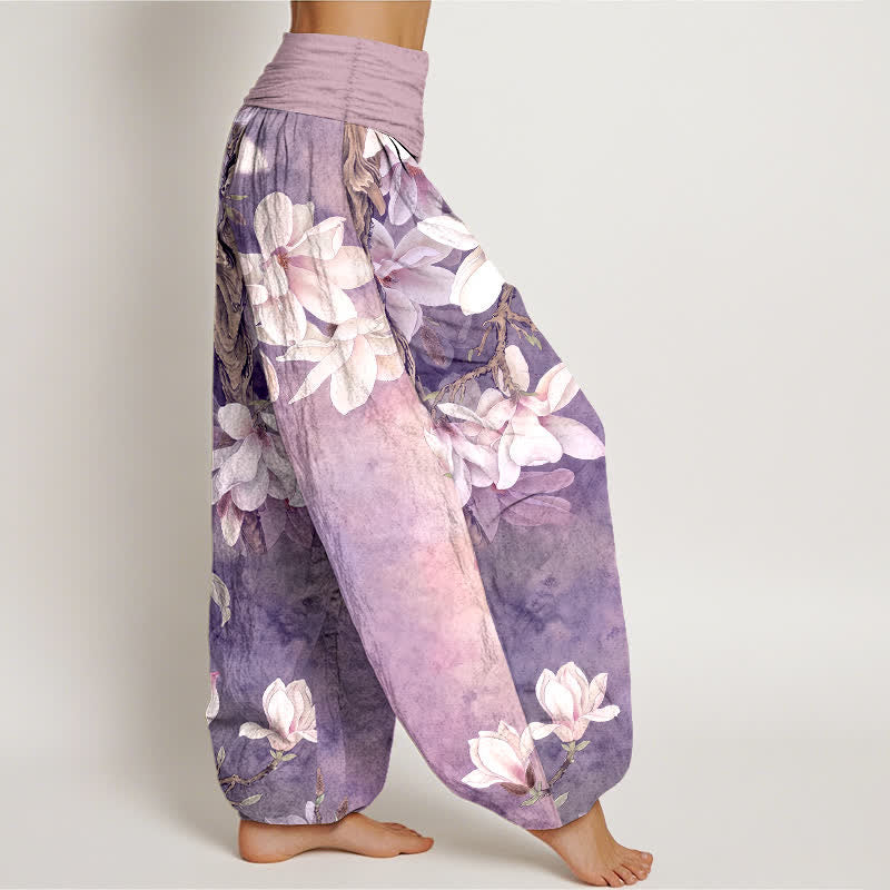 Buddha Stones Pantalones harem de mujer con cintura elástica y estampado de magnolias blancas de algodón. - image 9