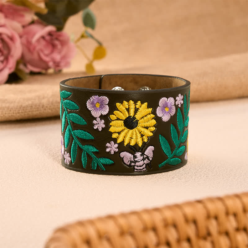 Buddha Stones Pulsera vintage de cuero con hebilla bordada con mariposa y rosas florales. - Jardín de Mariposas (Circunferencia de la muñeca: Aprox. 15–17 cm) - image 0