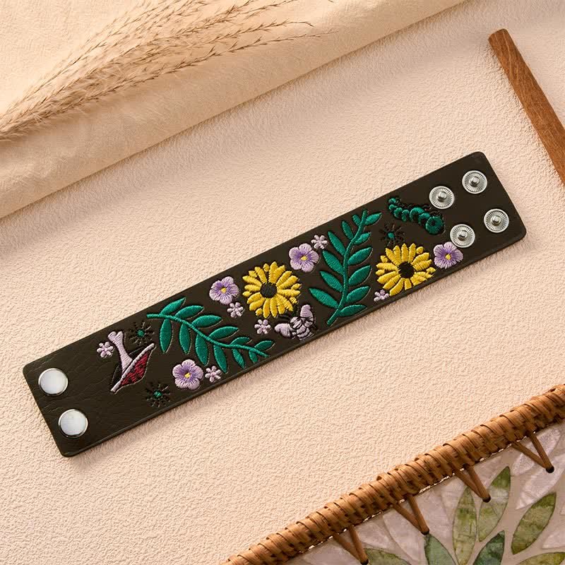 Buddha Stones Pulsera vintage de cuero con hebilla bordada con mariposa y rosas florales. - image 5