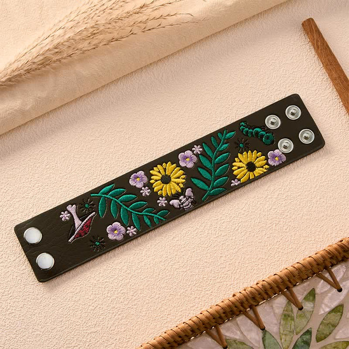 Buddha Stones Pulsera vintage de cuero con hebilla bordada con mariposa y rosas florales. - image 5