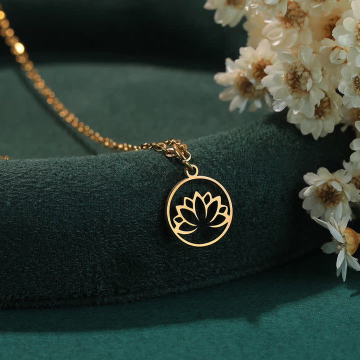 Buddha Stones Collar de protección e iluminación de acero de titanio con diseño de loto calado redondo - Oro - image 3