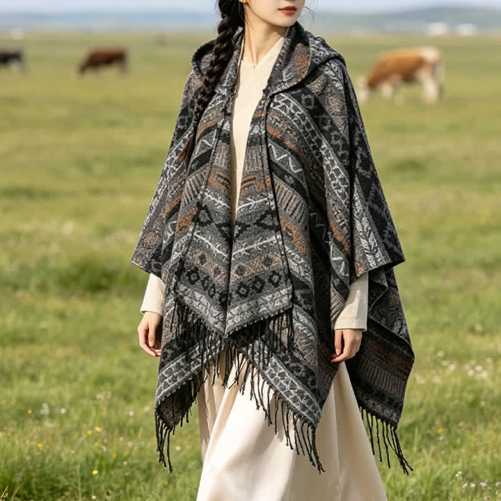 Buddha Stones Poncho con capucha, rayas geométricas y borlas para mujer, ideal para otoño e invierno. - image 25