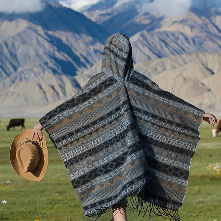 Buddha Stones Poncho con capucha, rayas geométricas y borlas para mujer, ideal para otoño e invierno. - image 20