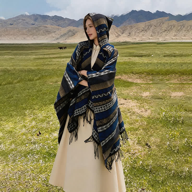 Buddha Stones Poncho con capucha, rayas geométricas y borlas para mujer, ideal para otoño e invierno. - image 32