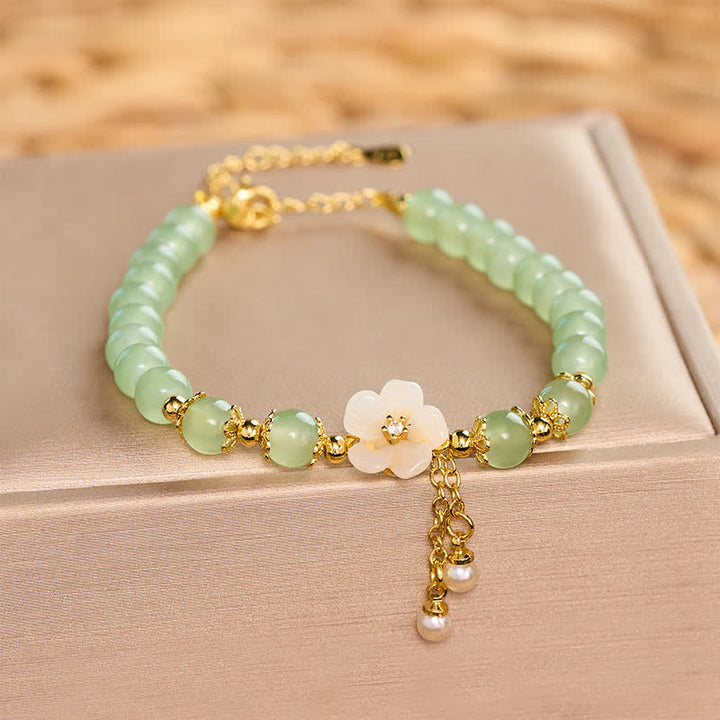 Buddha Stones Pulsera con dije de perlas y flor de la suerte inspirada en el jade Hetian de cobre - image 4