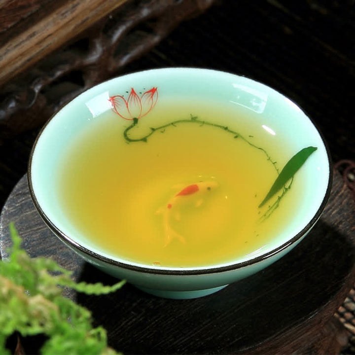 Buddha Stones Taza de té Douli de cerámica celadón pintada a mano con diseño de loto y carpa koi - image 0
