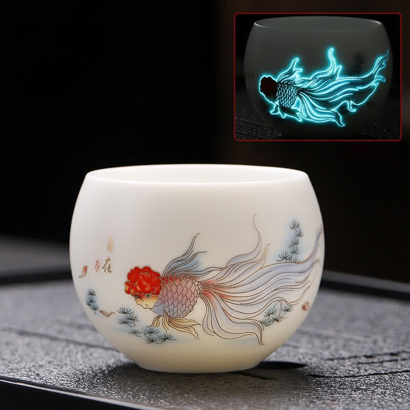 Buddha Stones Taza de té Gongfu de cerámica con paisaje de peces koi iluminados por la noche - Peces koi - image 0