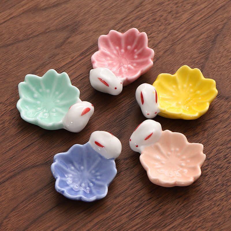 Buddha Stones Soporte pequeño de cerámica para palillos con forma de conejo Sakura - image 0
