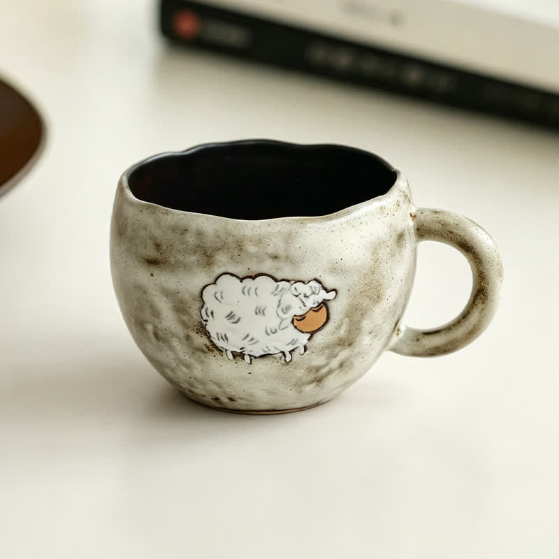Buddha Stones Taza de café de cerámica rústica pintada a mano con diseño de oveja del Año de la Cabra - Taza color beige, aprox. 300 ml. - Cerámico - image 0
