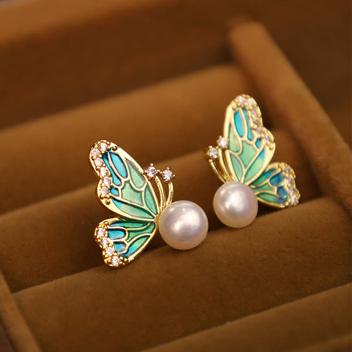 Pendientes curativos de mariposa con perlas naturales de cobre chapado en oro de 18 quilates con postes de plata de ley 925 con Buddha Stones