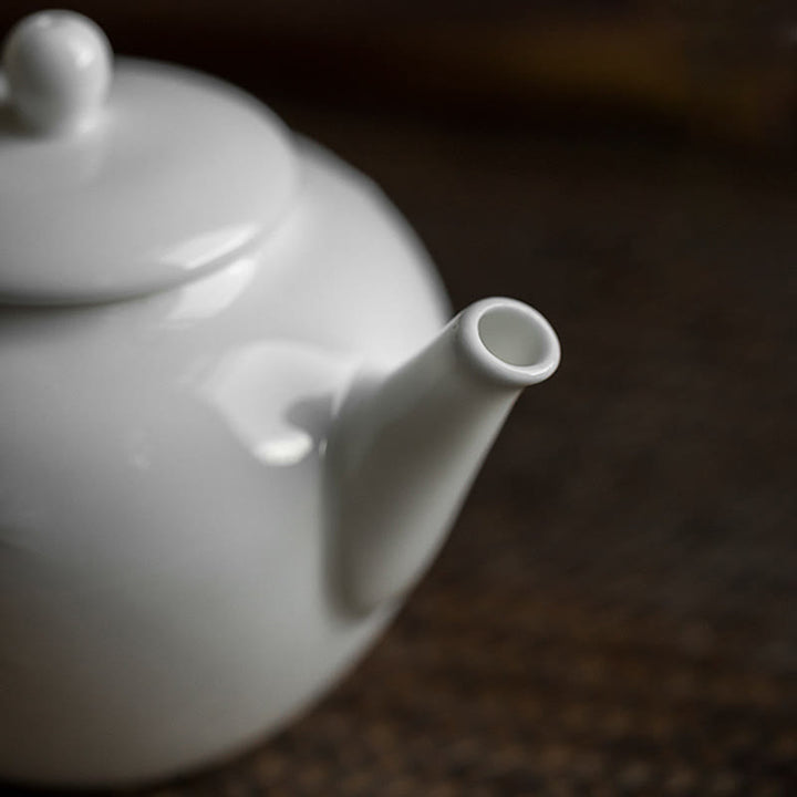 Tetera de cerámica con diseño grabado de bambú de pino ciruelo blanco