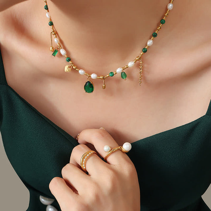 Colgante de collar calmado turquesa con cuentas de perlas y circonitas