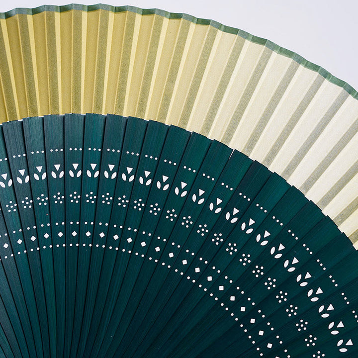 Abanico plegable de bambú de mano grabado hueco de color degradado de Buddha Stones