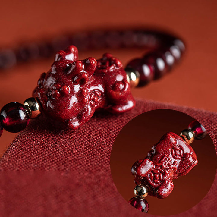 Pulsera de hilo con Buddha Stones Granate cinabrio PiXiu Blessing Calm