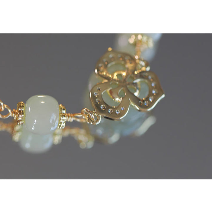 Pulsera de cadena de la suerte con flor de rosa de jade hetiano chapada en oro de 14 quilates con Buddha Stones