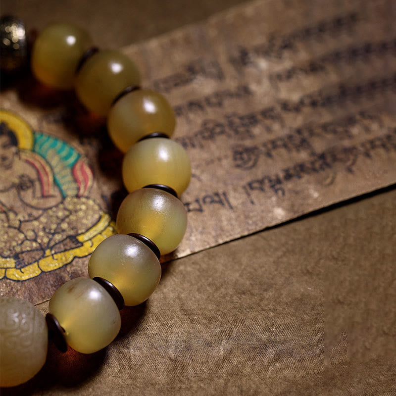 Pulsera auspiciosa hecha a mano con Buddha Stones, cuerno de oveja tibetano Om Mani Padme Hum
