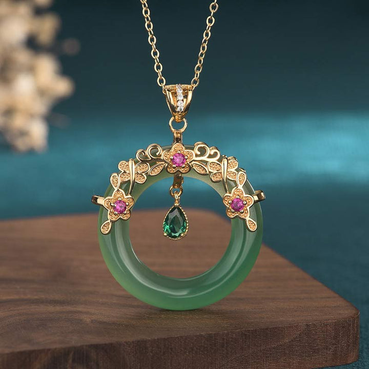 Colgante de collar curativo de jade cian redondo natural con Buddha Stones