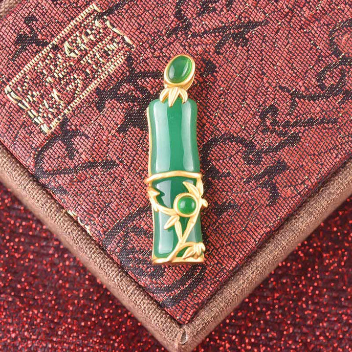 Colgante de collar de protección de bambú de jade cian de jade blanco con Buddha Stones