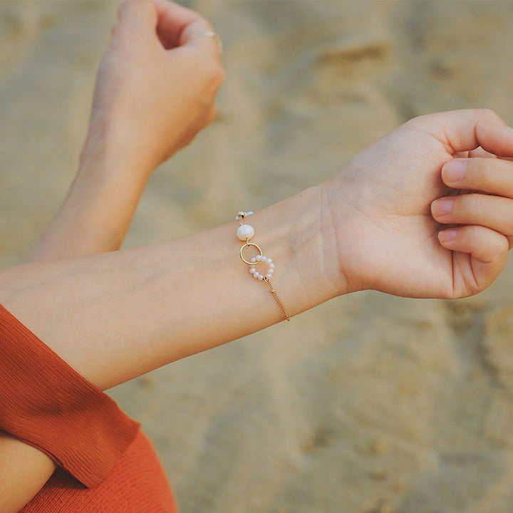 Pulsera de cadena curativa con doble hebilla de paz y perlas chapadas en oro de 14 quilates con Buddha Stones