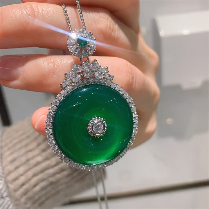 Colgante de collar de fuerza con hebilla de paz redonda de calcedonia verde