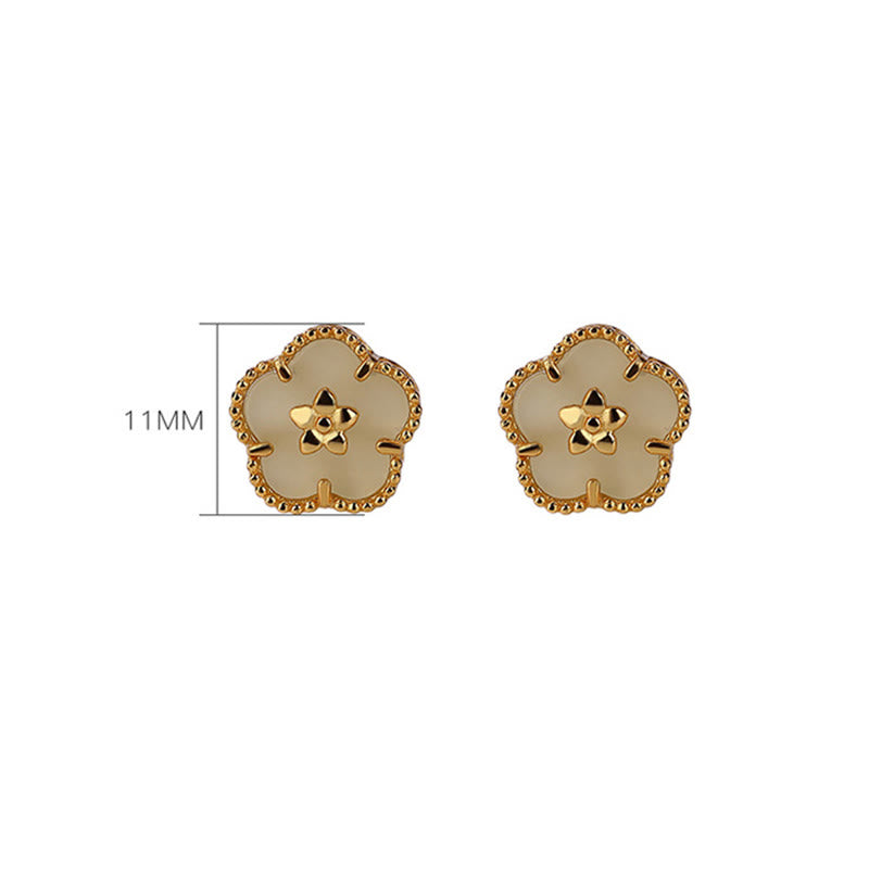 Pendientes de tuerca de la suerte con flor de ciruelo de jade hetiano de plata de ley 925 con Buddha Stones