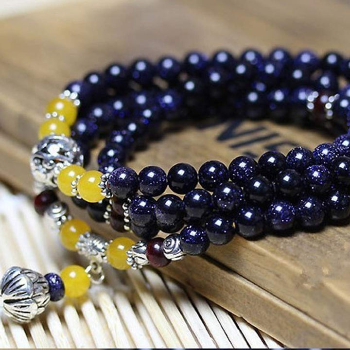 Pulsera con dijes de riqueza de arenisca azul con Buddha Stones Mala