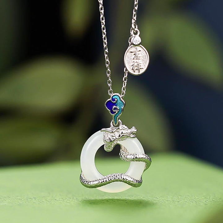 Buddha Stones Año del Dragón Plata de Ley 925 Hetian Jade blanco hebilla de la paz nubes auspiciosas colgante de collar de éxito