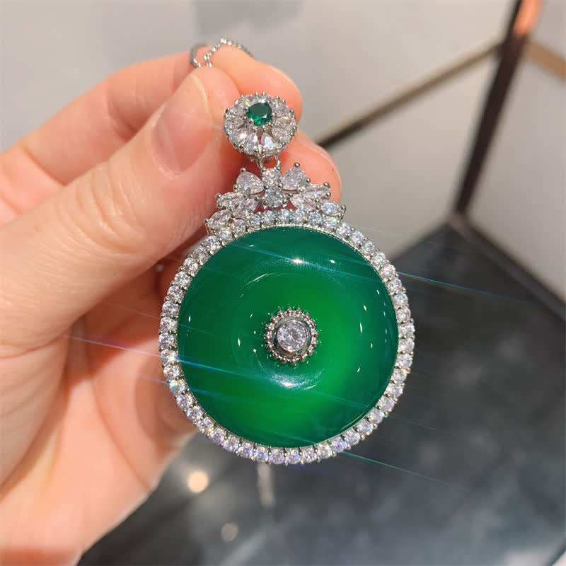 Colgante de collar de fuerza con hebilla de paz redonda de calcedonia verde