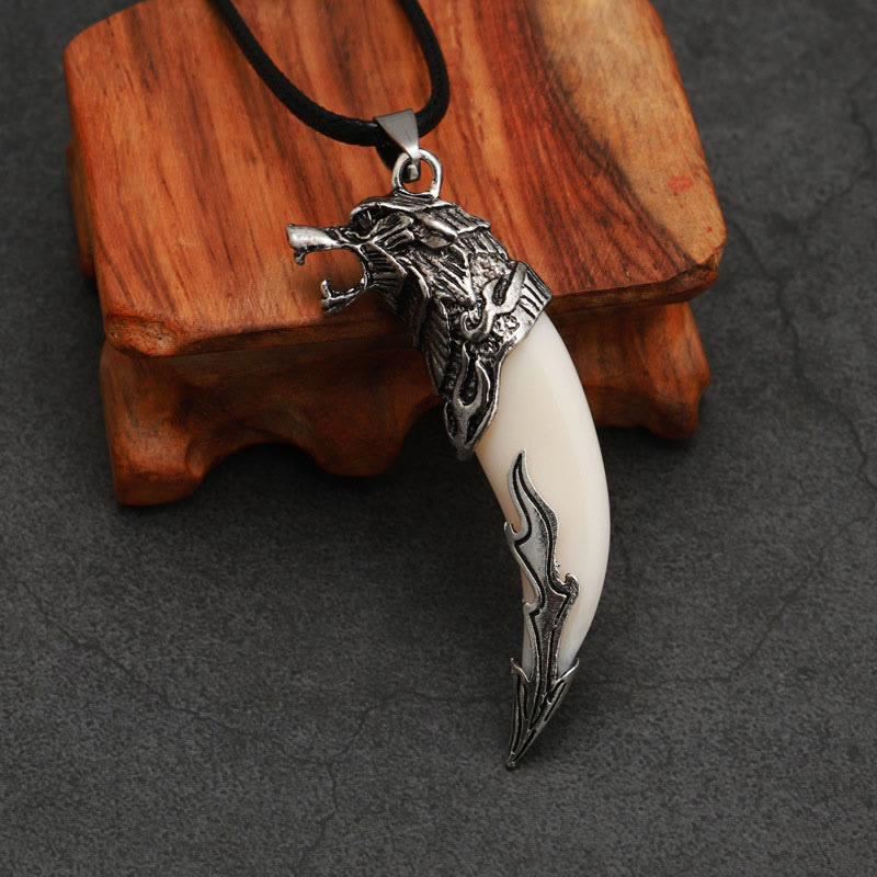 Colgante de collar de equilibrio de acero de titanio con diente de lobo de imitación de Buddha Stones