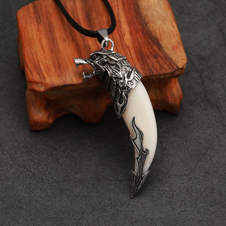 Colgante de collar de equilibrio de acero de titanio con diente de lobo de imitación de Buddha Stones
