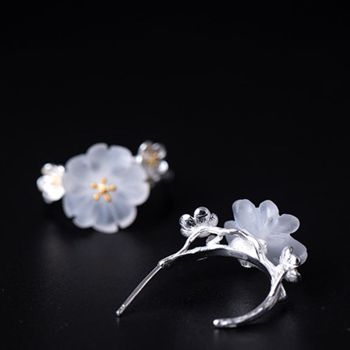 Pendientes de bendición floral de flor de ciruelo de plata de ley 925 con Buddha Stones