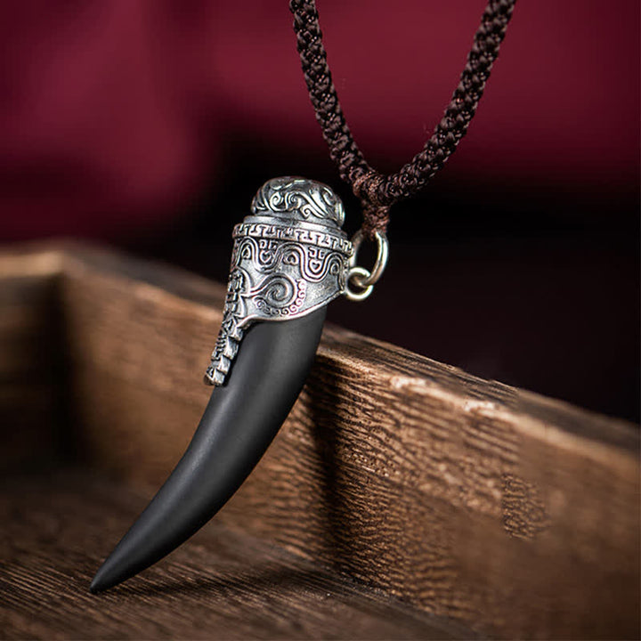 Colgante de plata de ley 925 con diseño de diente de lobo de obsidiana negra