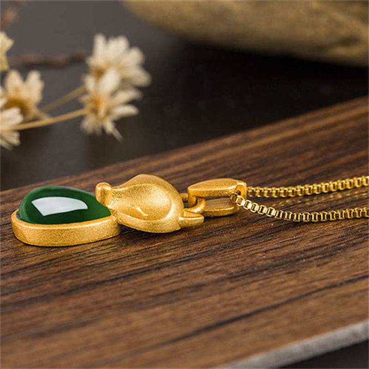 Colgante de collar con diseño de zorro de calcedonia verde con Buddha Stones