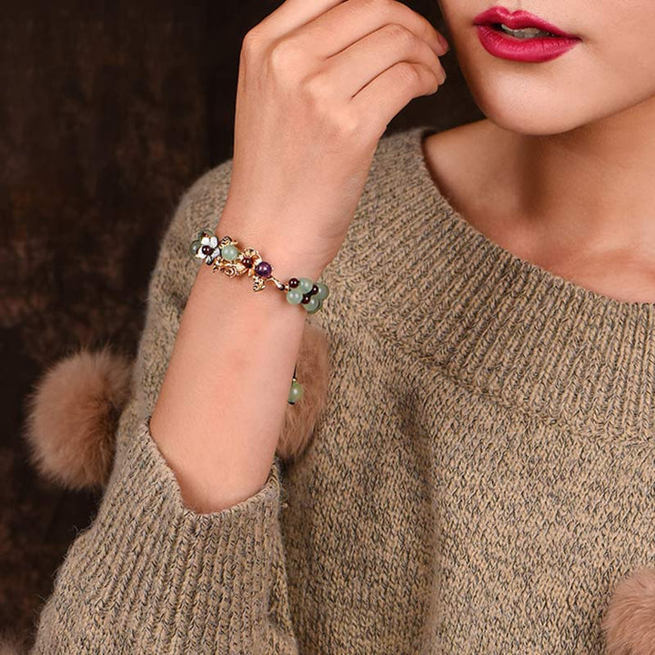 Pulsera de la suerte con pétalos de flores y cuentas de granate y aventurina verde con Buddha Stones