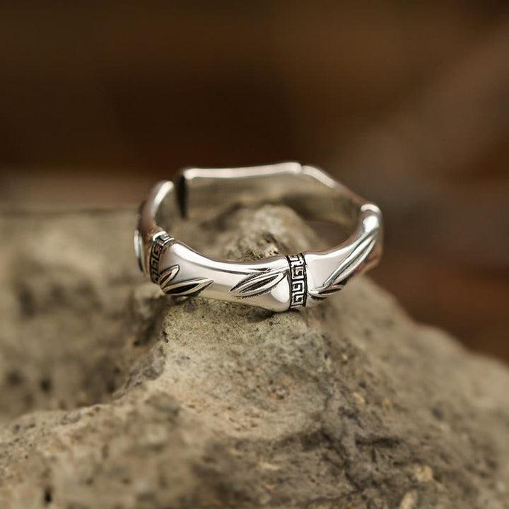 Anillo ajustable de cobre con diseño de bambú simple y Buddha Stones