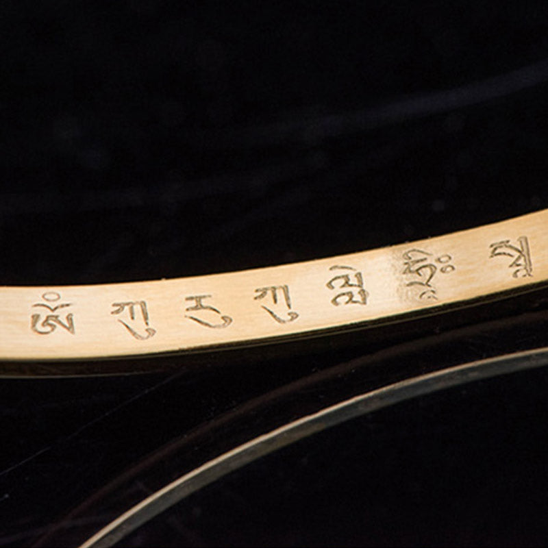 Pulsera de protección de bendición de acero titanio con grabado de seis palabras verdaderas de Buddha Stones