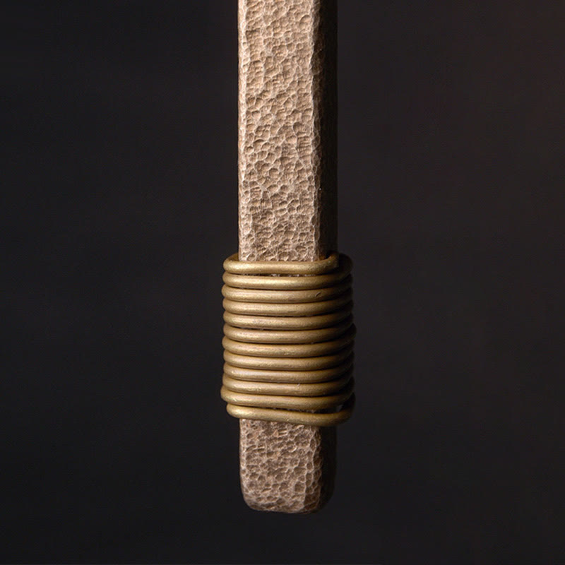 Collar con colgante de riqueza de latón y cobre con diseño texturizado vintage de Buddha Stones - image 4