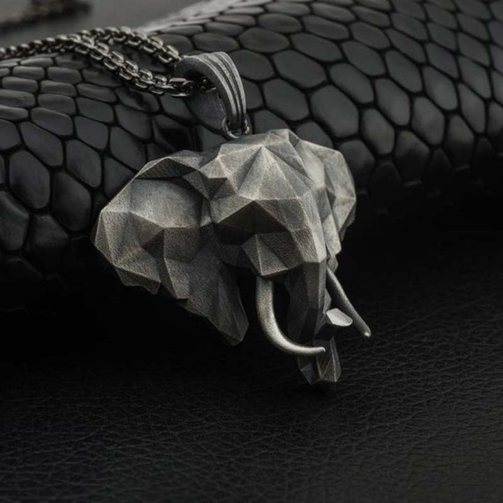 Colgante de collar resistente de acero titanio y peltre de elefante