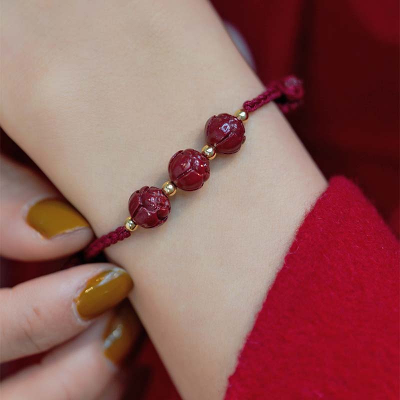 Pulsera de tejido de hilo rojo tranquilo con loto de jade y cinabrio de Buddha Stones