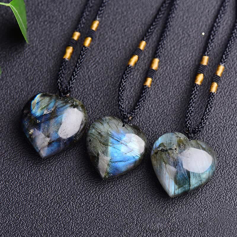 Colgante de collar con soporte de corazón de amor de labradorita de Buddha Stones
