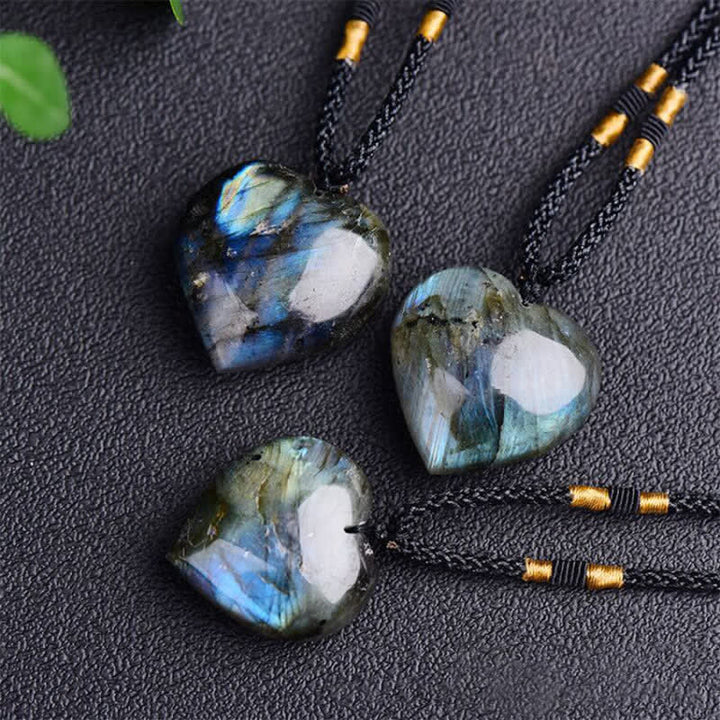 Colgante de collar con soporte de corazón de amor de labradorita de Buddha Stones