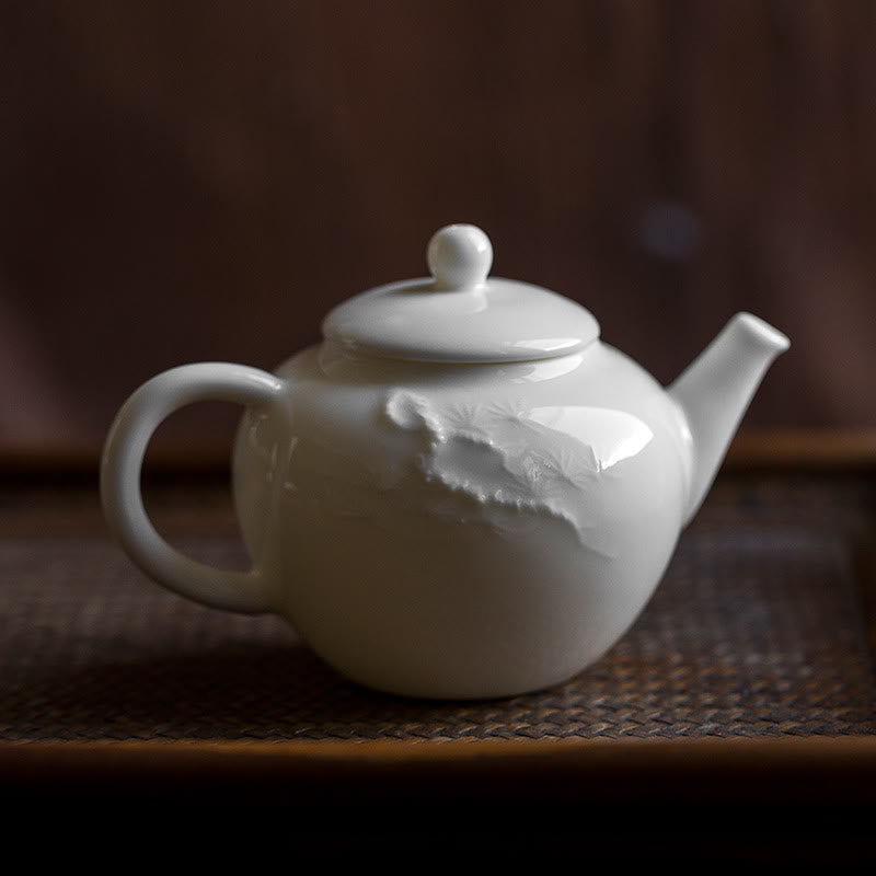 Tetera de cerámica con diseño grabado de bambú de pino ciruelo blanco
