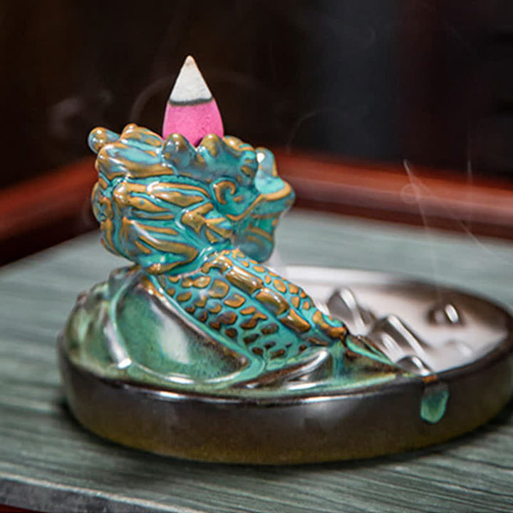 Decoración de quemador de incienso de fuente de humo de reflujo de cerámica con patrón de dragón