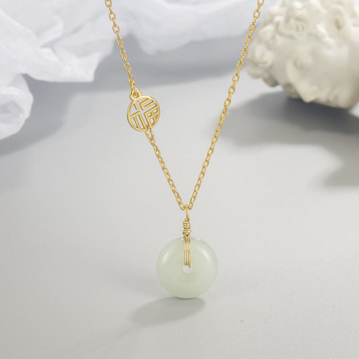 Collar con colgante de abundancia con hebilla de paz y moneda de cobre con carácter de Jade Fu de Buddha Stones