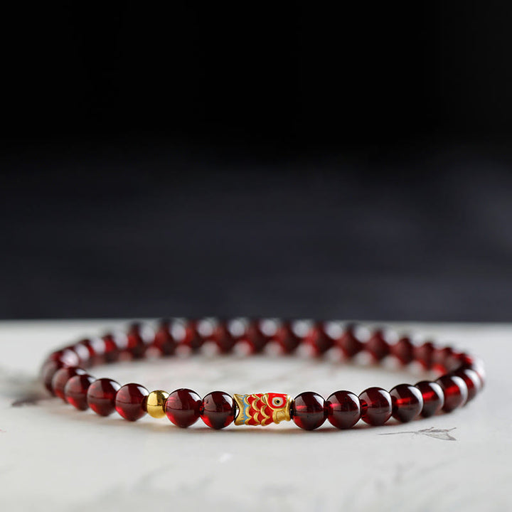 Pulsera de protección con granate natural y pez Koi de oro 999 de Buddha Stones - image 2