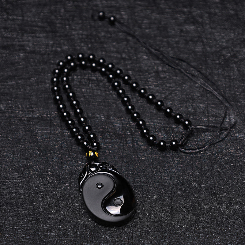 Collar con colgante de fuerza de cumplimiento de Yin Yang de obsidiana negra natural con Buddha Stones